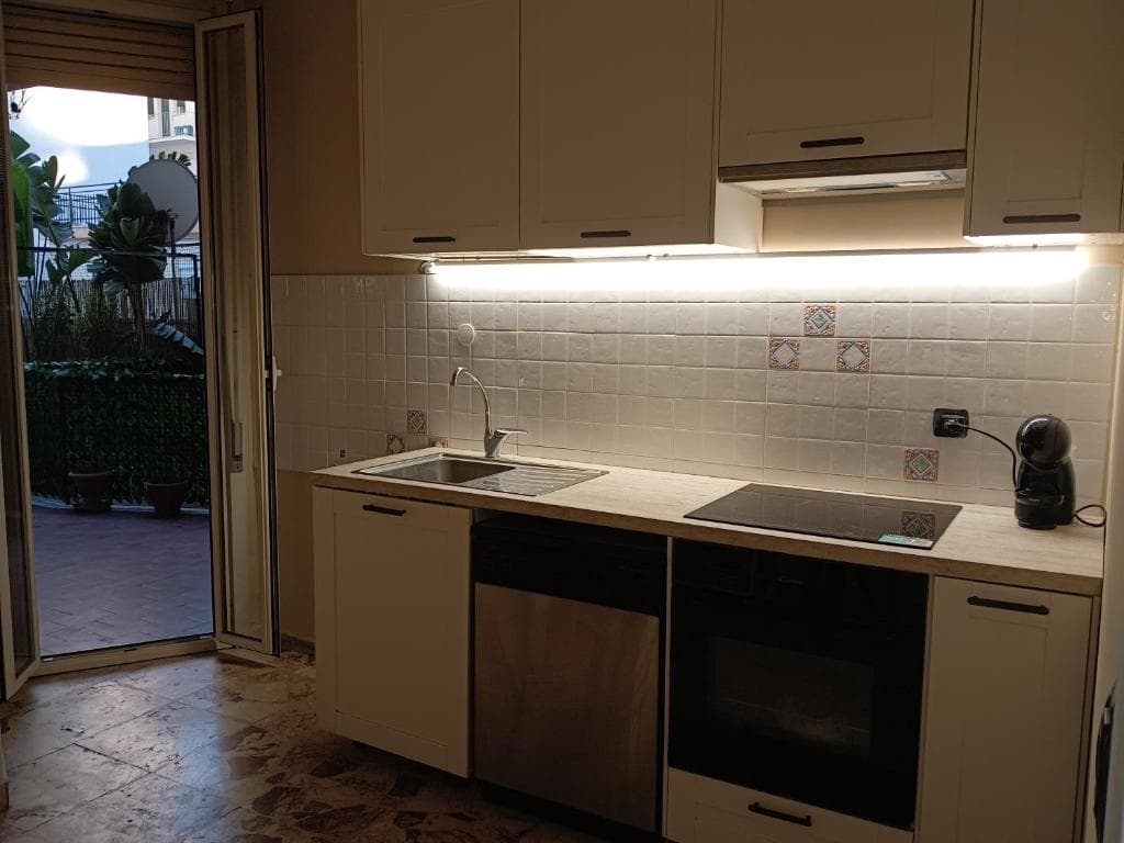 Cucina completamente attrezzata e moderna